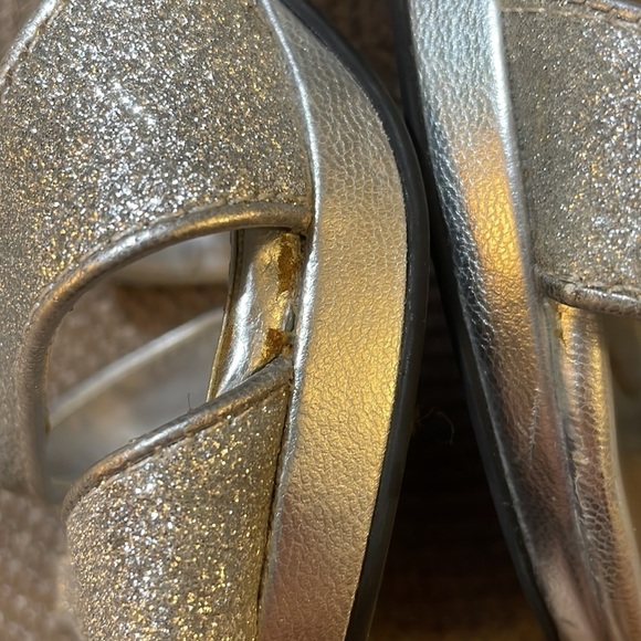 Apt. 9 Silver Heels‎ - Picture 5 of 8